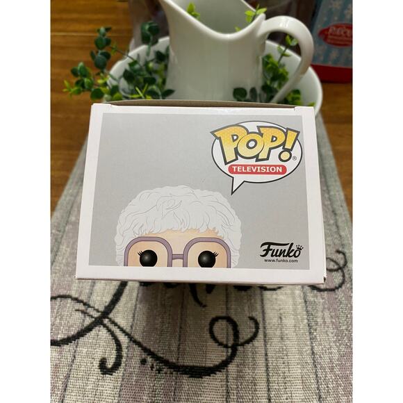 Funko Pop Television: The Golden Girls - Sophia - Picture 5 of 6